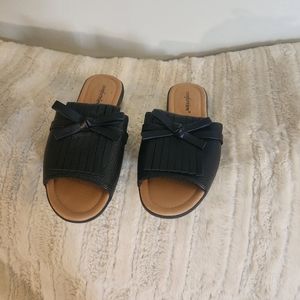 Confront view size 7 slip ons